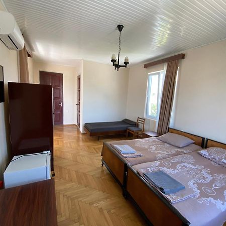 Guesthouse White Swan Kobuleti Bagian luar foto