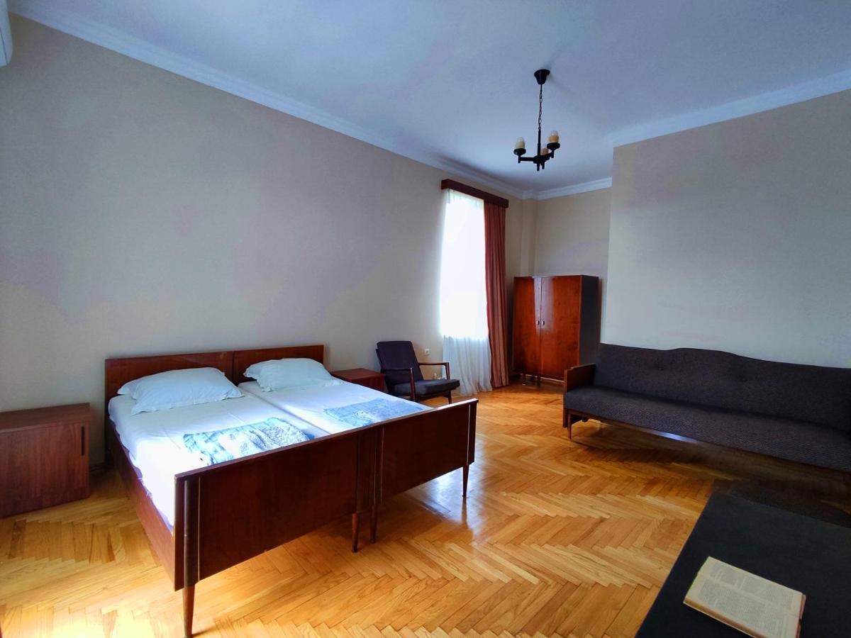 Guesthouse White Swan Kobuleti Bagian luar foto