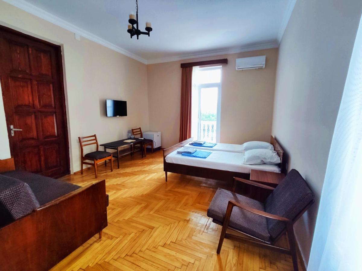 Guesthouse White Swan Kobuleti Bagian luar foto
