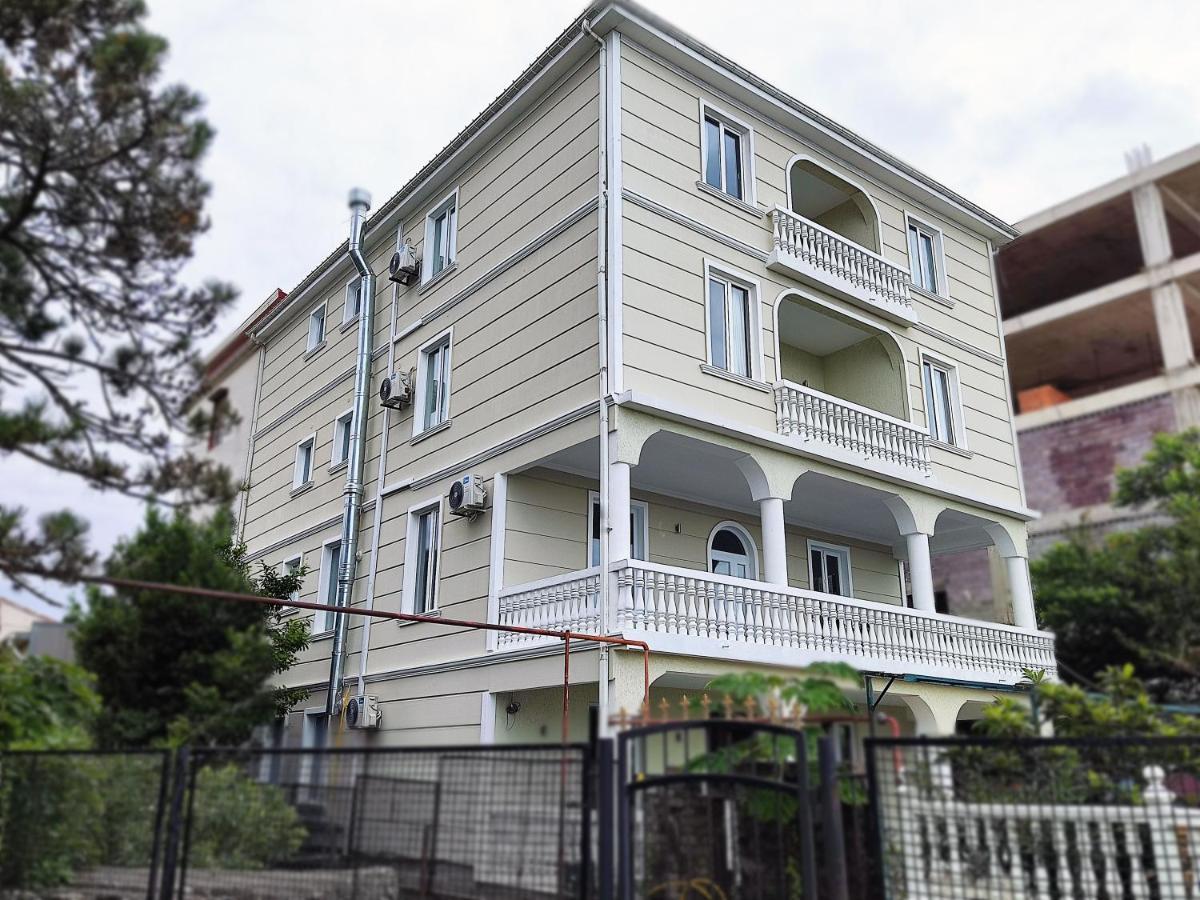 Guesthouse White Swan Kobuleti Bagian luar foto