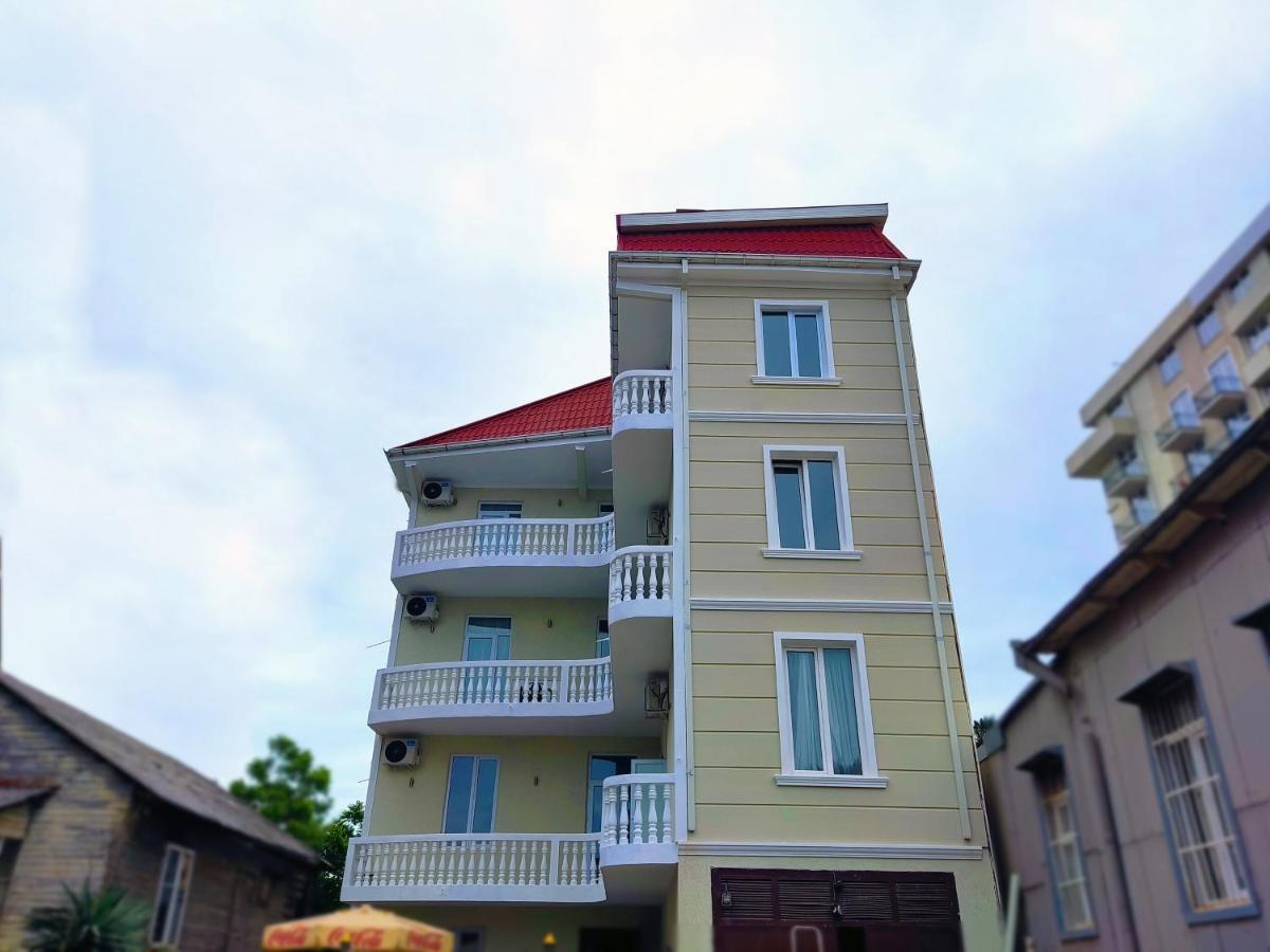 Guesthouse White Swan Kobuleti Bagian luar foto