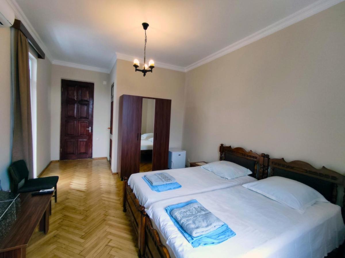 Guesthouse White Swan Kobuleti Bagian luar foto