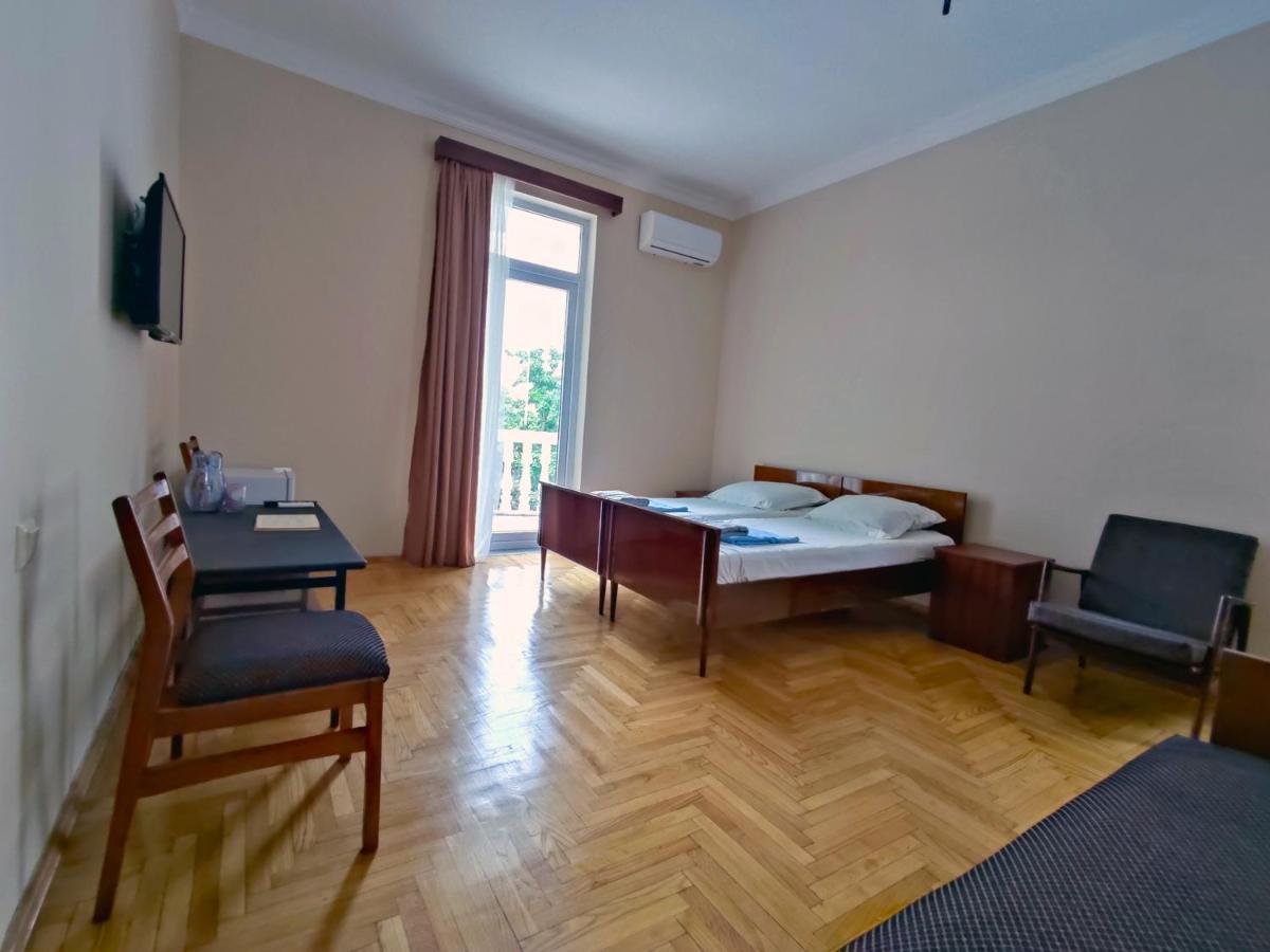 Guesthouse White Swan Kobuleti Bagian luar foto