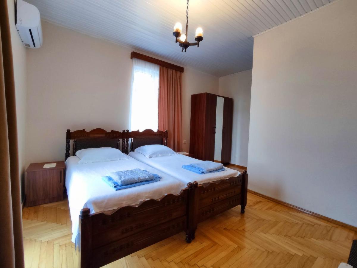 Guesthouse White Swan Kobuleti Bagian luar foto