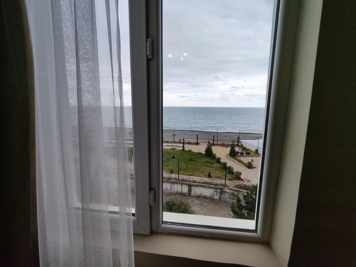 Guesthouse White Swan Kobuleti Bagian luar foto