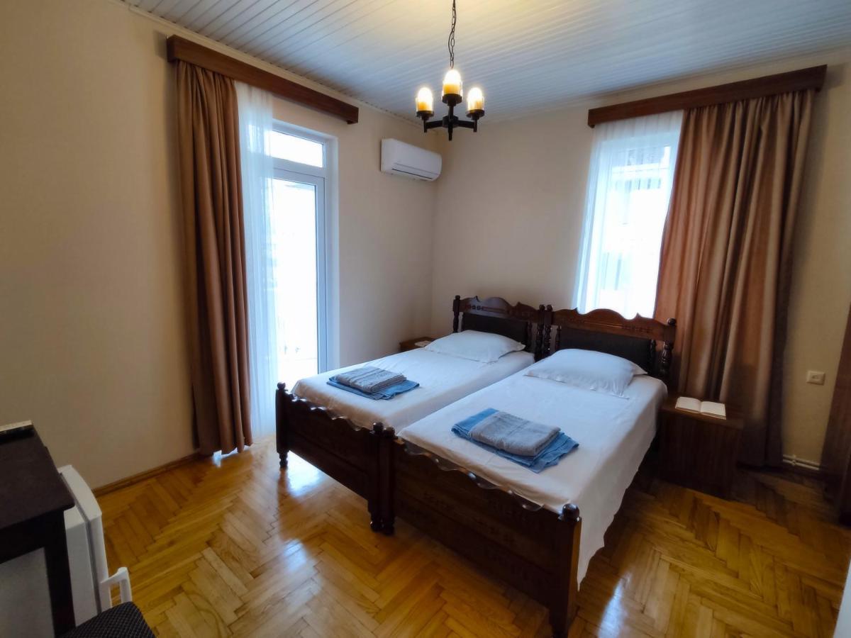 Guesthouse White Swan Kobuleti Bagian luar foto