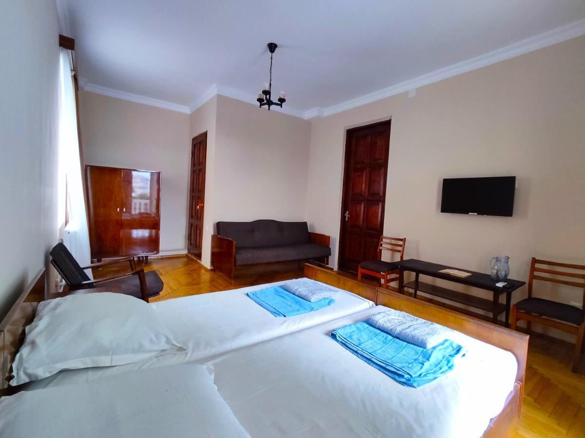 Guesthouse White Swan Kobuleti Bagian luar foto
