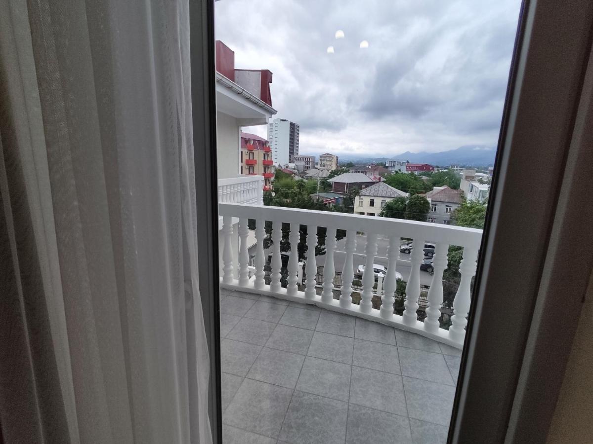 Guesthouse White Swan Kobuleti Bagian luar foto