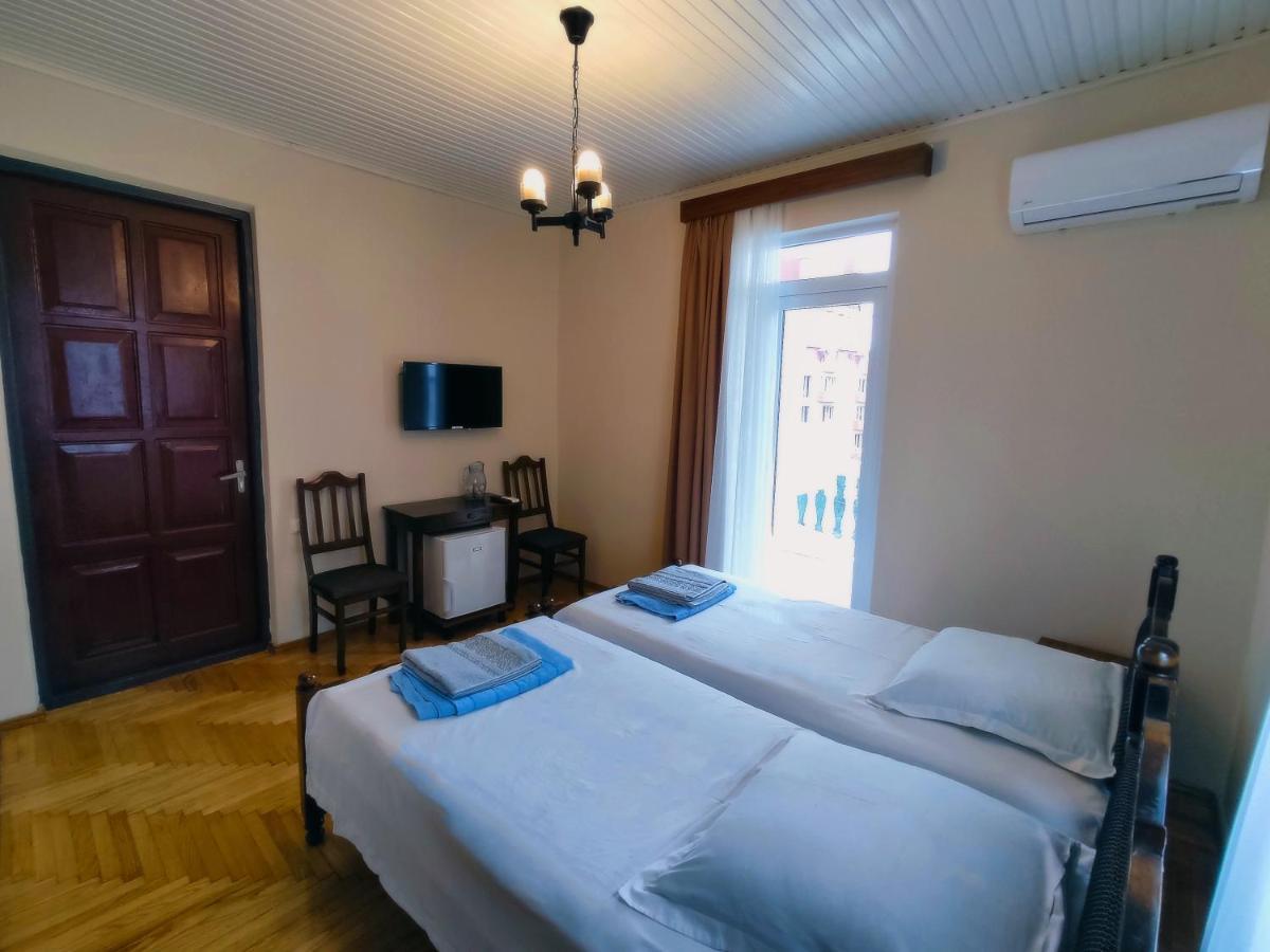 Guesthouse White Swan Kobuleti Bagian luar foto