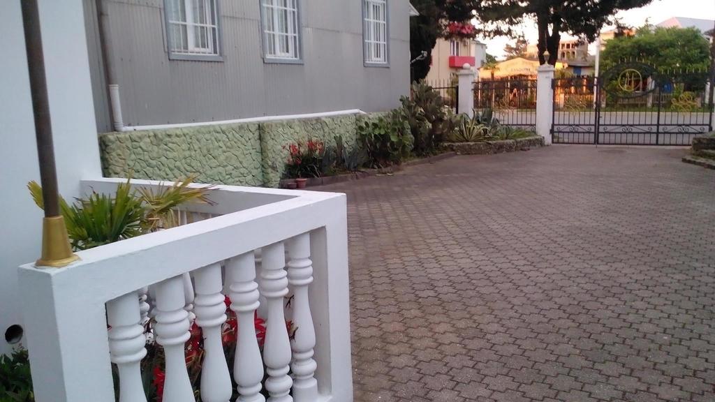 Guesthouse White Swan Kobuleti Bagian luar foto