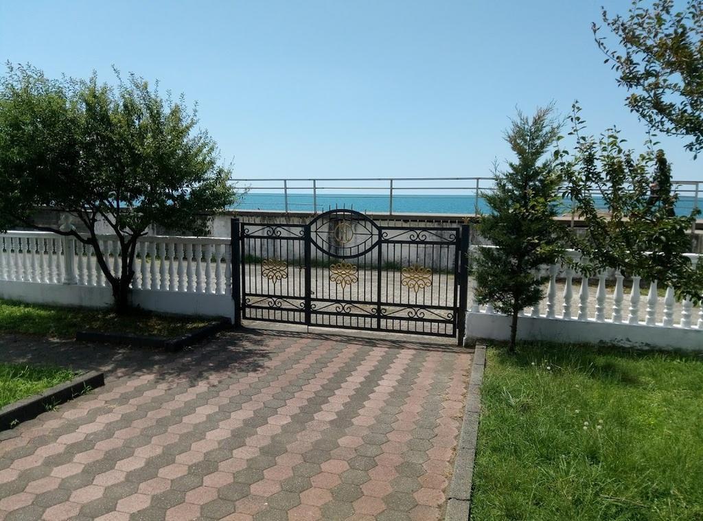 Guesthouse White Swan Kobuleti Bagian luar foto