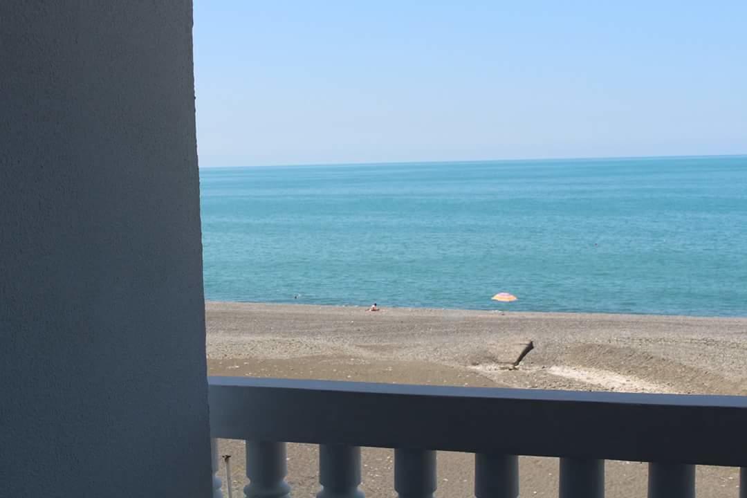 Guesthouse White Swan Kobuleti Bagian luar foto