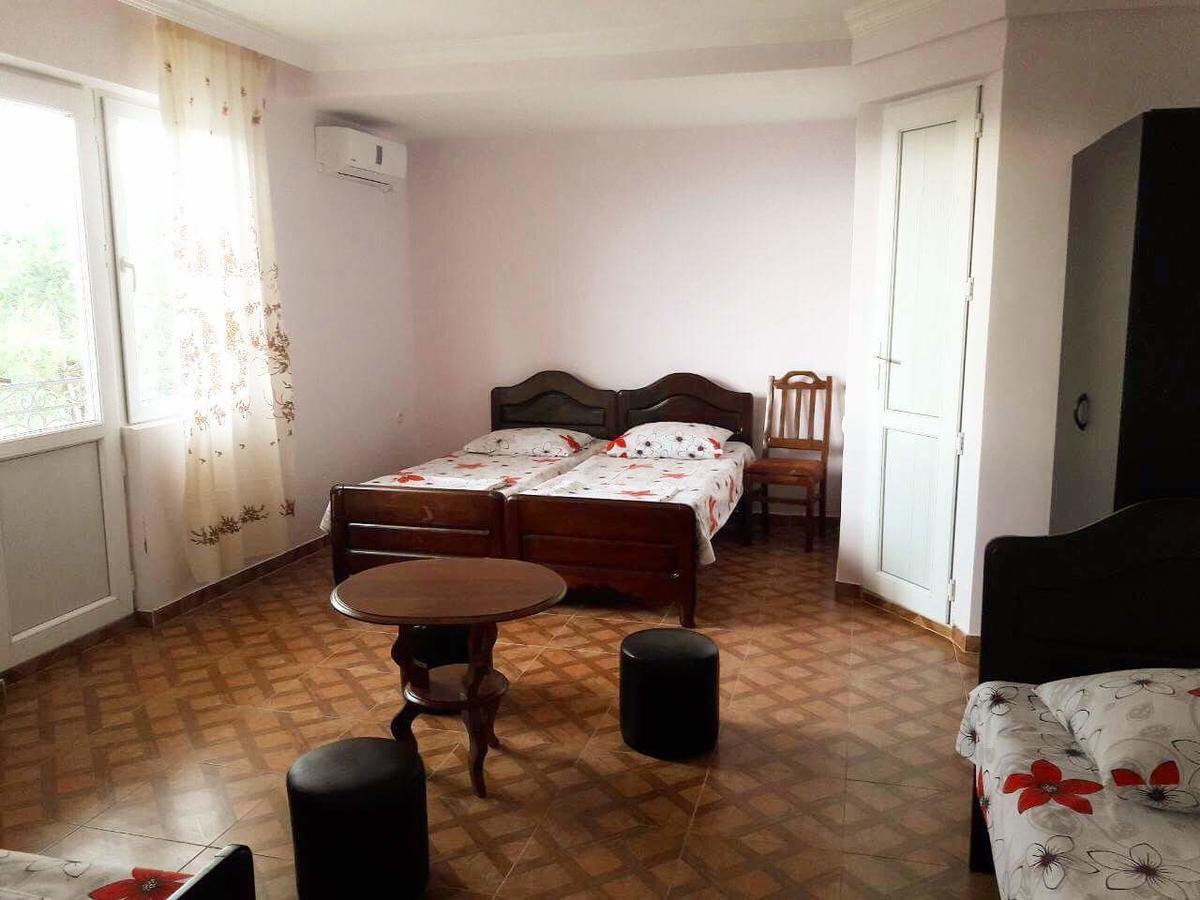 Guesthouse White Swan Kobuleti Bagian luar foto