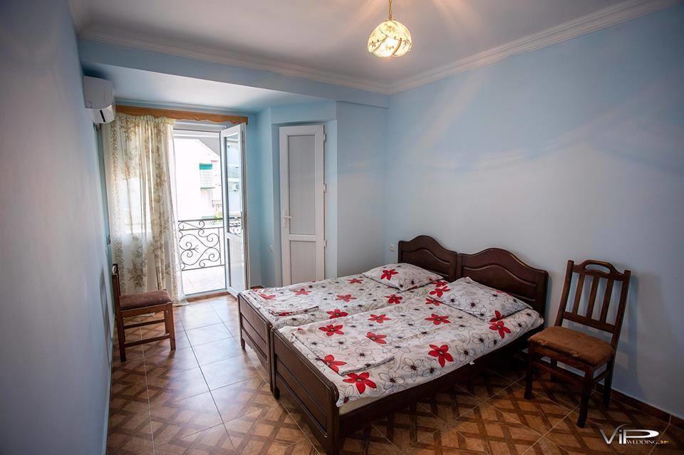 Guesthouse White Swan Kobuleti Bagian luar foto